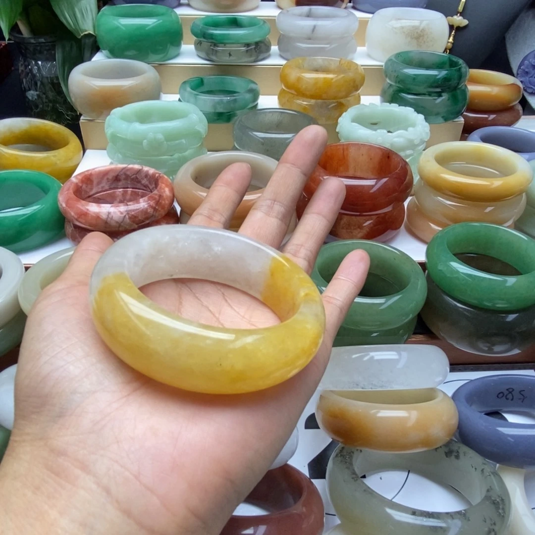 未镶嵌手镯石英质玉（佘太翠）@****?