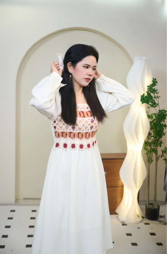 张搭搭秋冬款白色复古中国风连衣裙蕾丝气质收腰显瘦（直播间扣号）