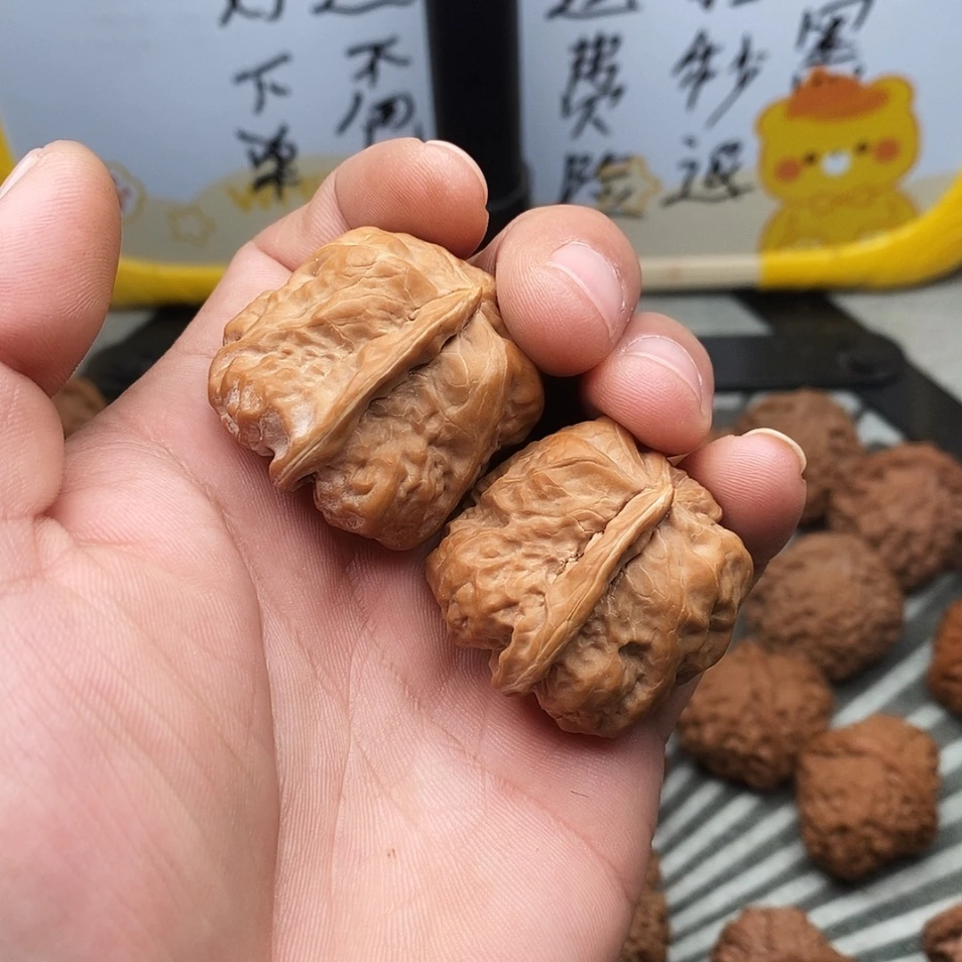 文玩核桃吊坠一根筋