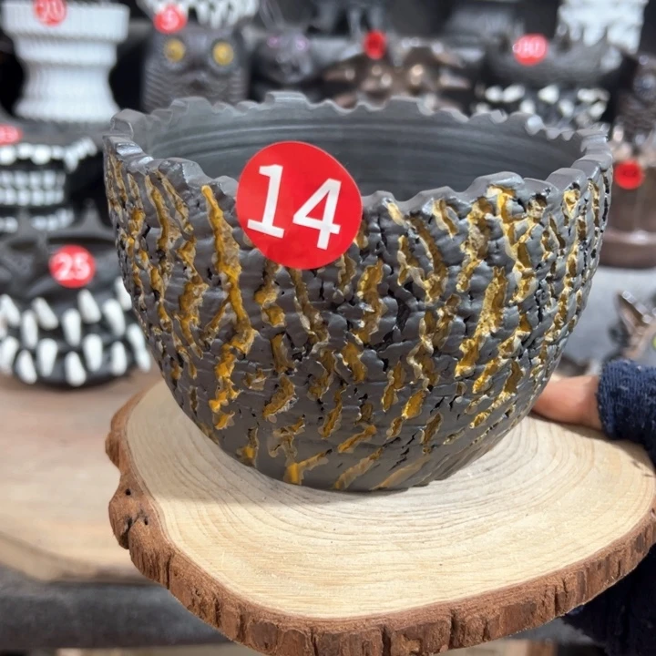 紫砂花盆瑕疵，内口13.5-13.8外高10.2