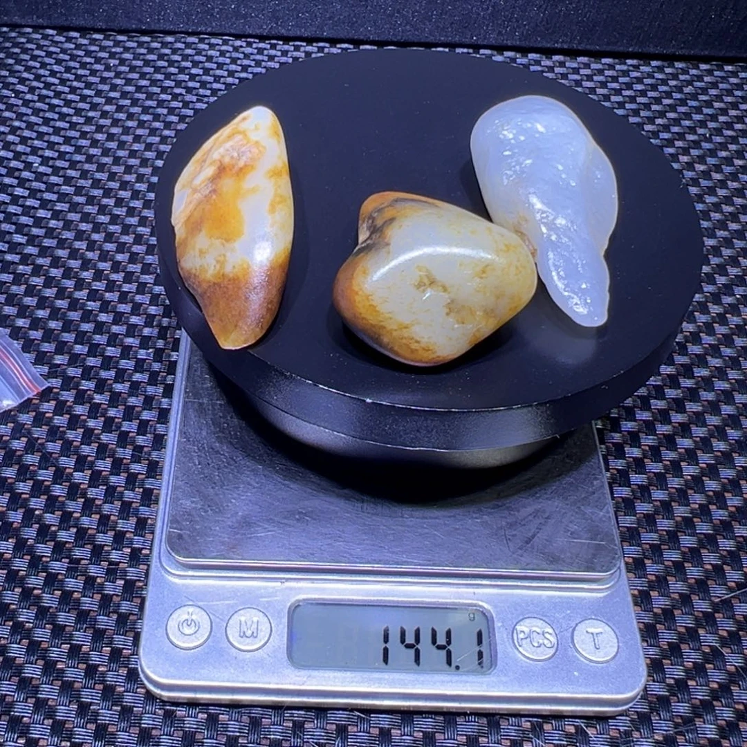 吊坠(不含链)未镶嵌和田玉（子料）144