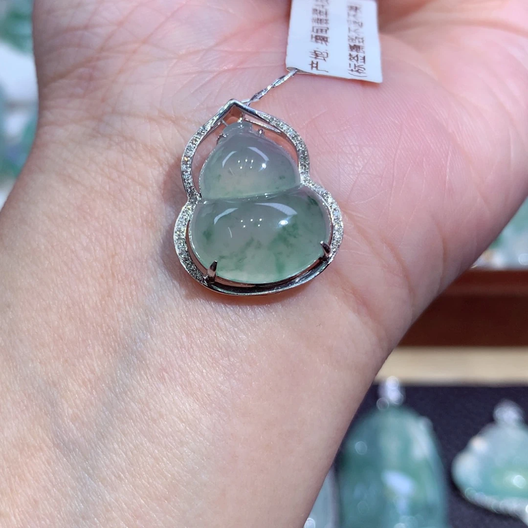 吊坠(不含链)18K金镶嵌翡翠葫芦