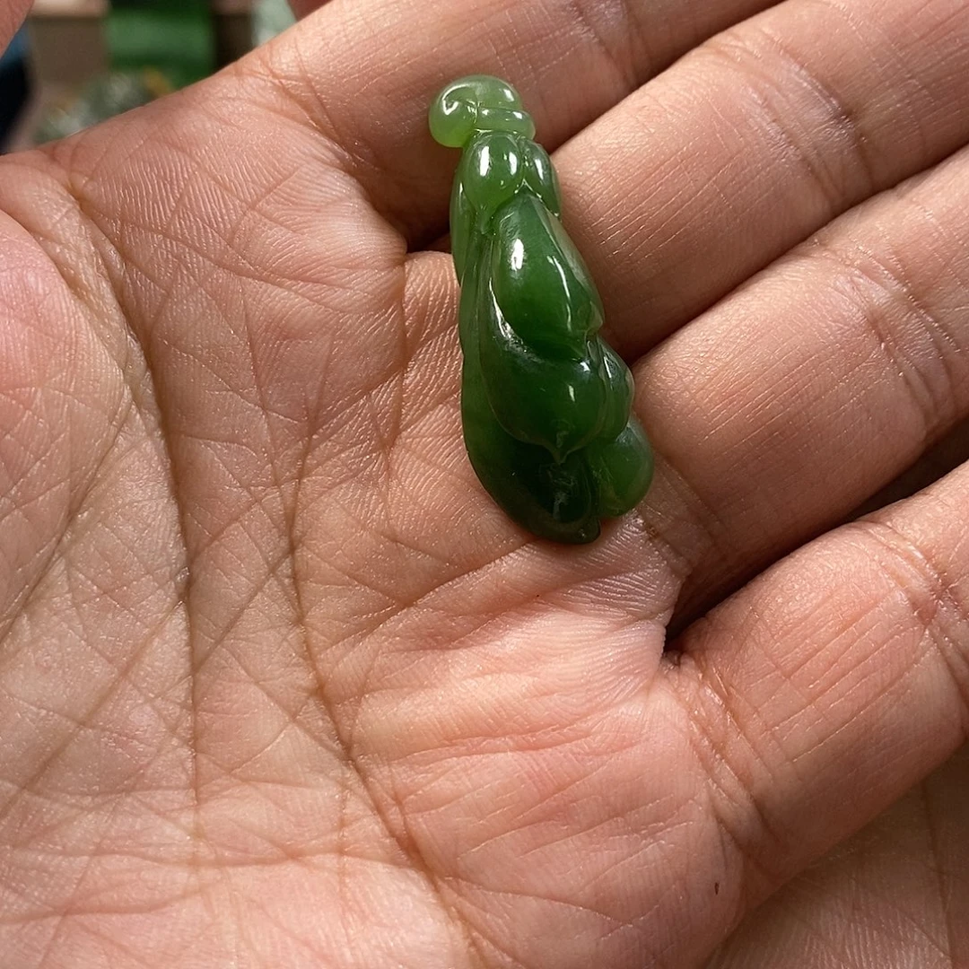 罗***罗和田玉未镶嵌颈饰