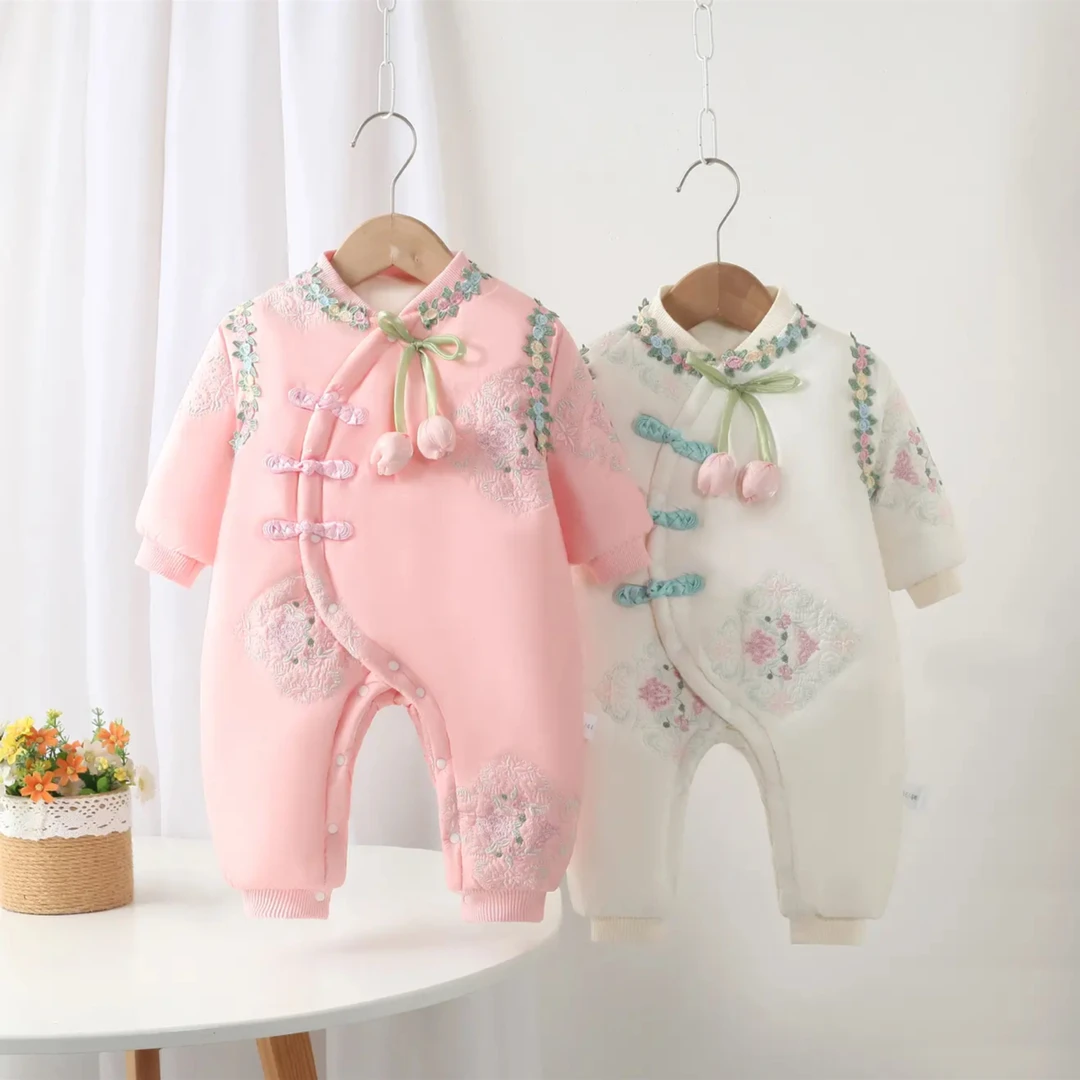 新生婴儿秋冬加绒加厚女宝宝新中式国风百天满月外出服哈衣