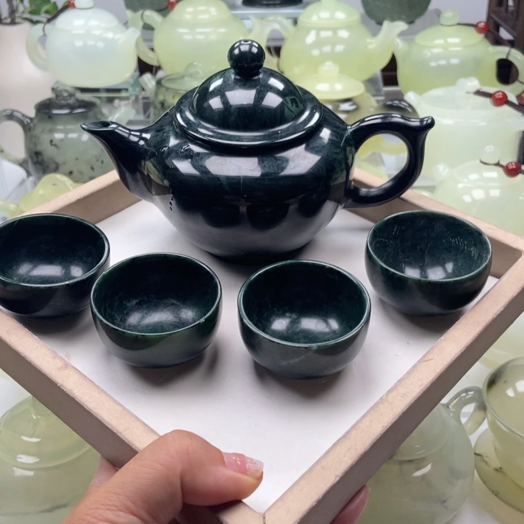 蛇纹石玉未镶嵌壶