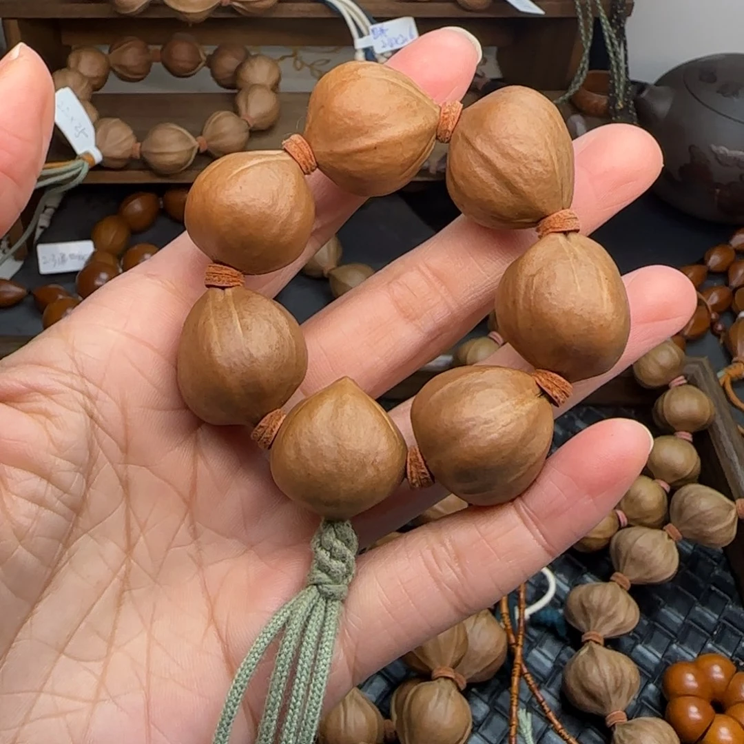 手串橄榄核28。2.1*2.3