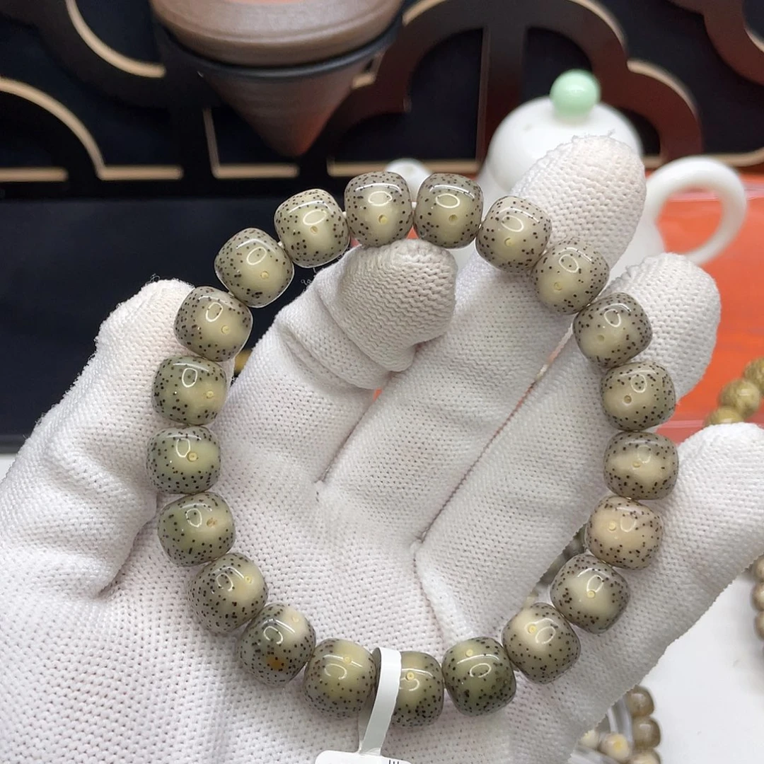 星月菩提吊坠37。11/10灰冰黄金瞳