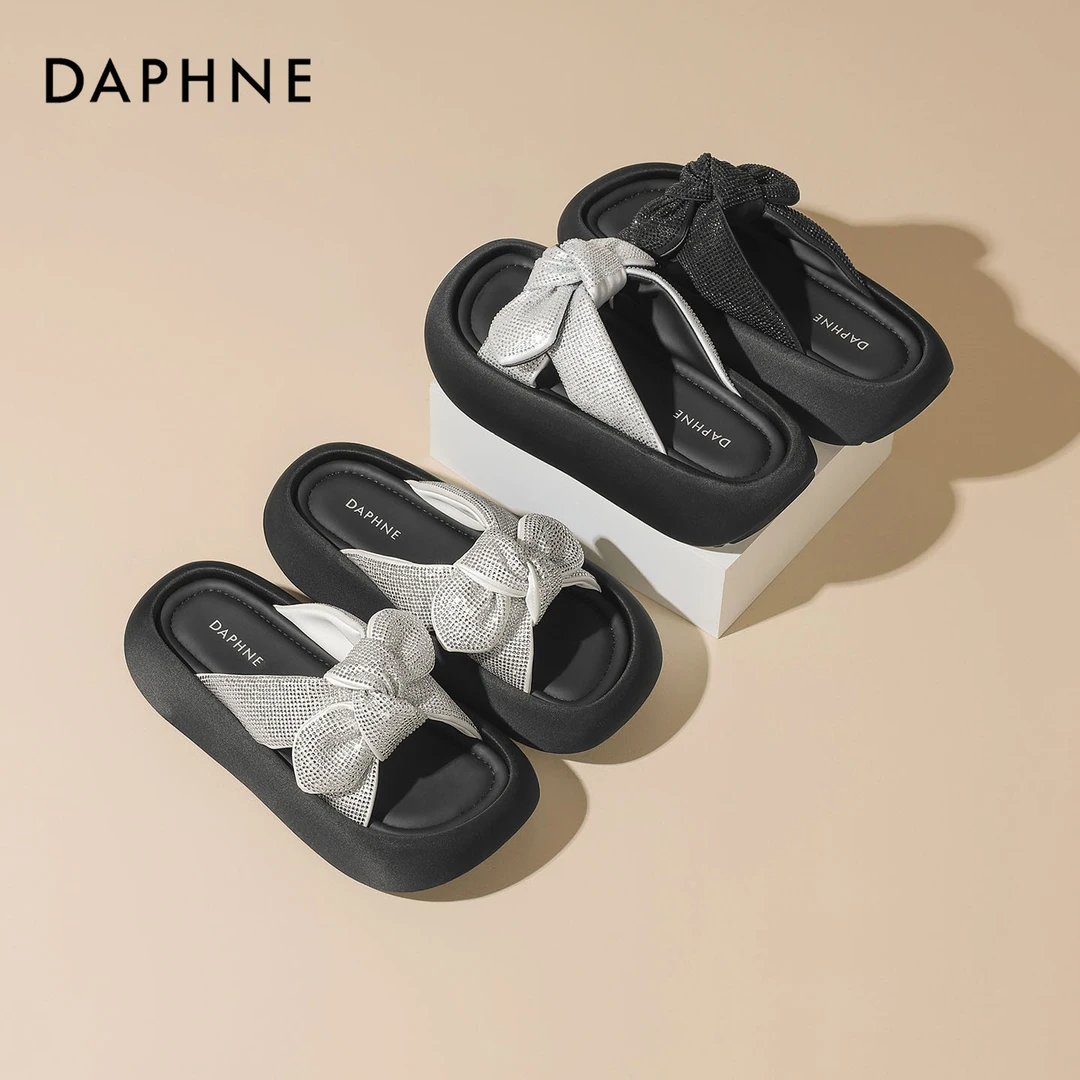 达芙妮厚底拖鞋女夏外穿2025新款踩屎感软底配裙子水钻沙滩凉拖鞋