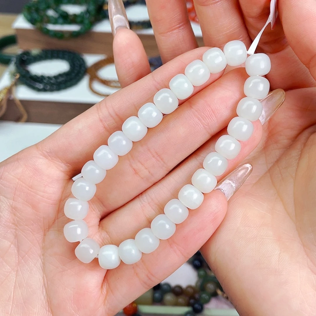 和田玉7*8mm白玉色标老型山流水单圈未镶嵌