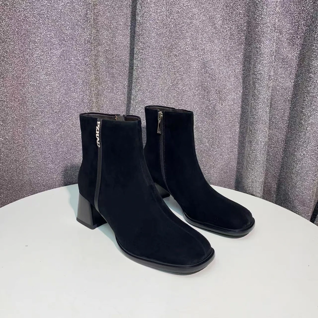 C2178  黑色   时尚粗跟方头真皮短靴 时装靴