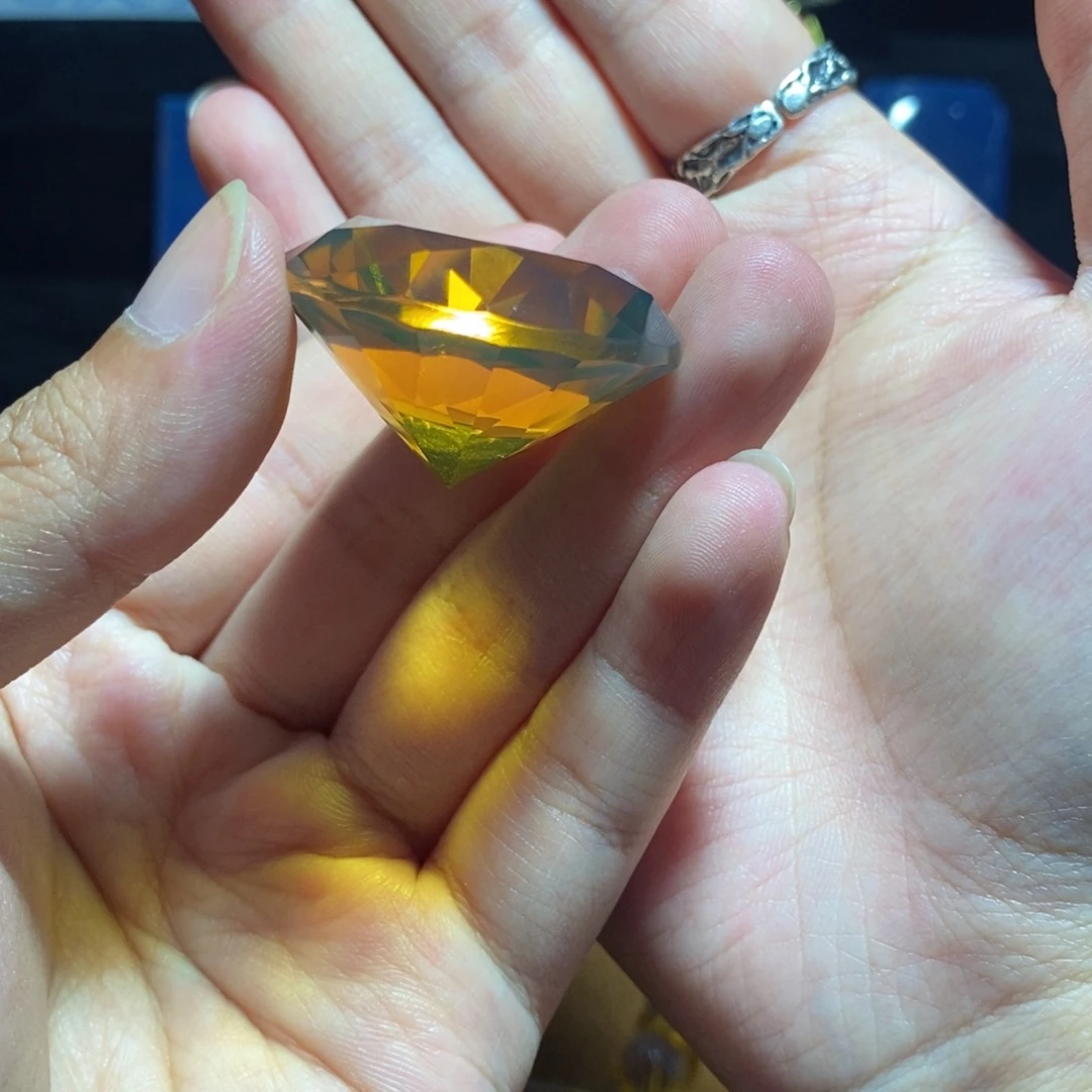 琥珀未镶嵌裸石天然蓝珀钻切割工艺