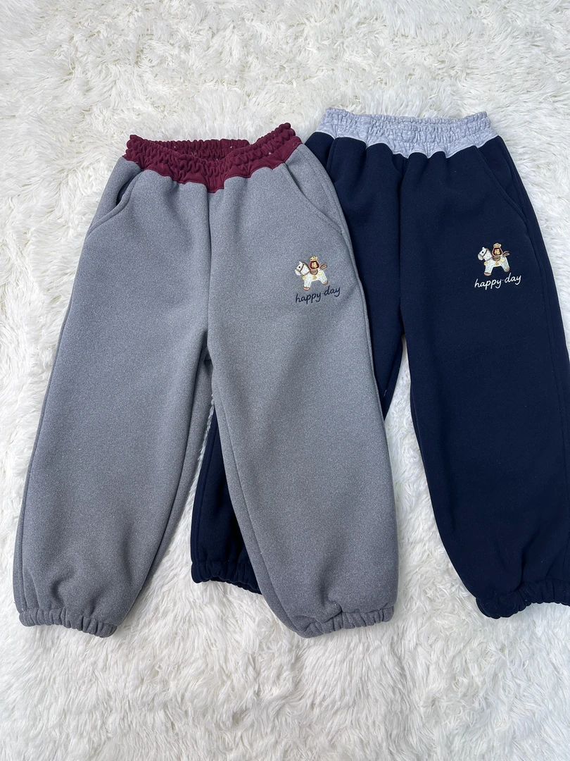 儿童慕斯绒防风加绒加厚卫裤2025新年款男女童马上有福刺绣长裤