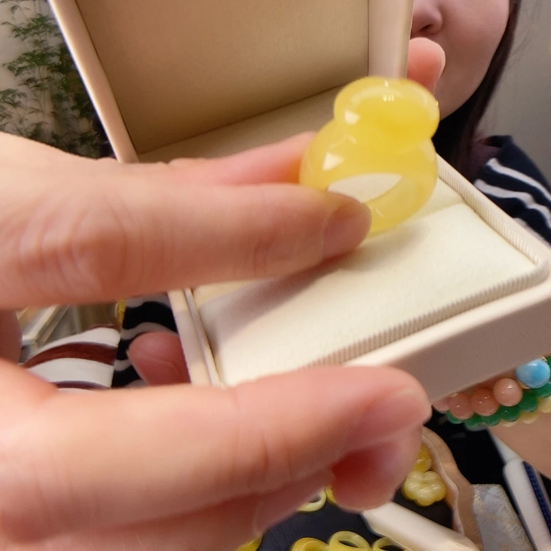蜜蜡戒指未镶嵌封**爱馒头戒