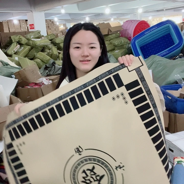 咖色垫子。   90号啦啦啦