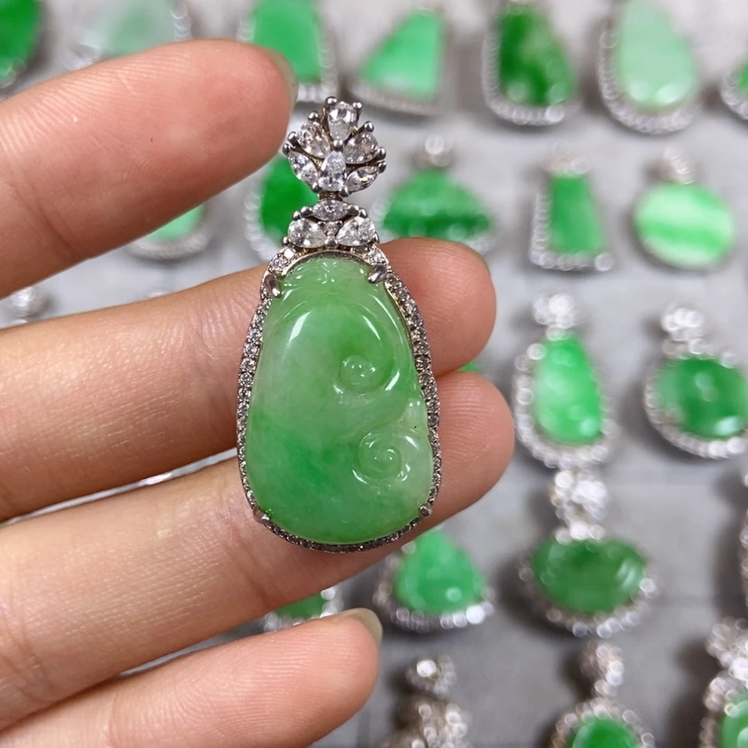 颈饰未镶嵌翡翠如意