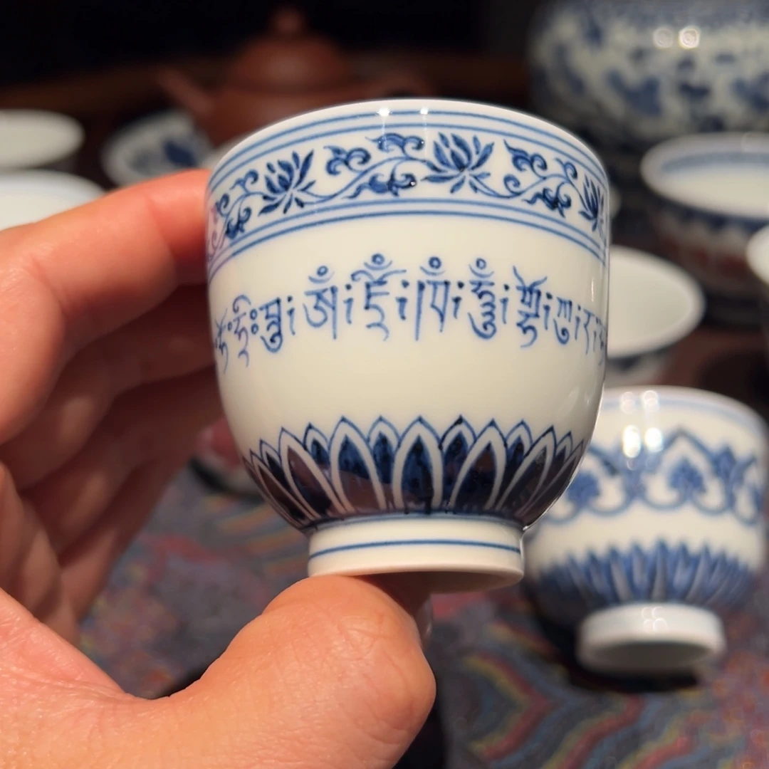 陶精品青花缠枝莲梵文平安诵铃铛杯口径约5.8厘米