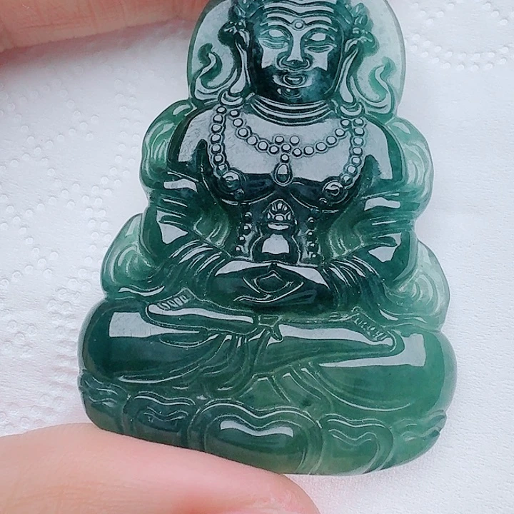 翡翠未镶嵌颈饰多样性发其一
