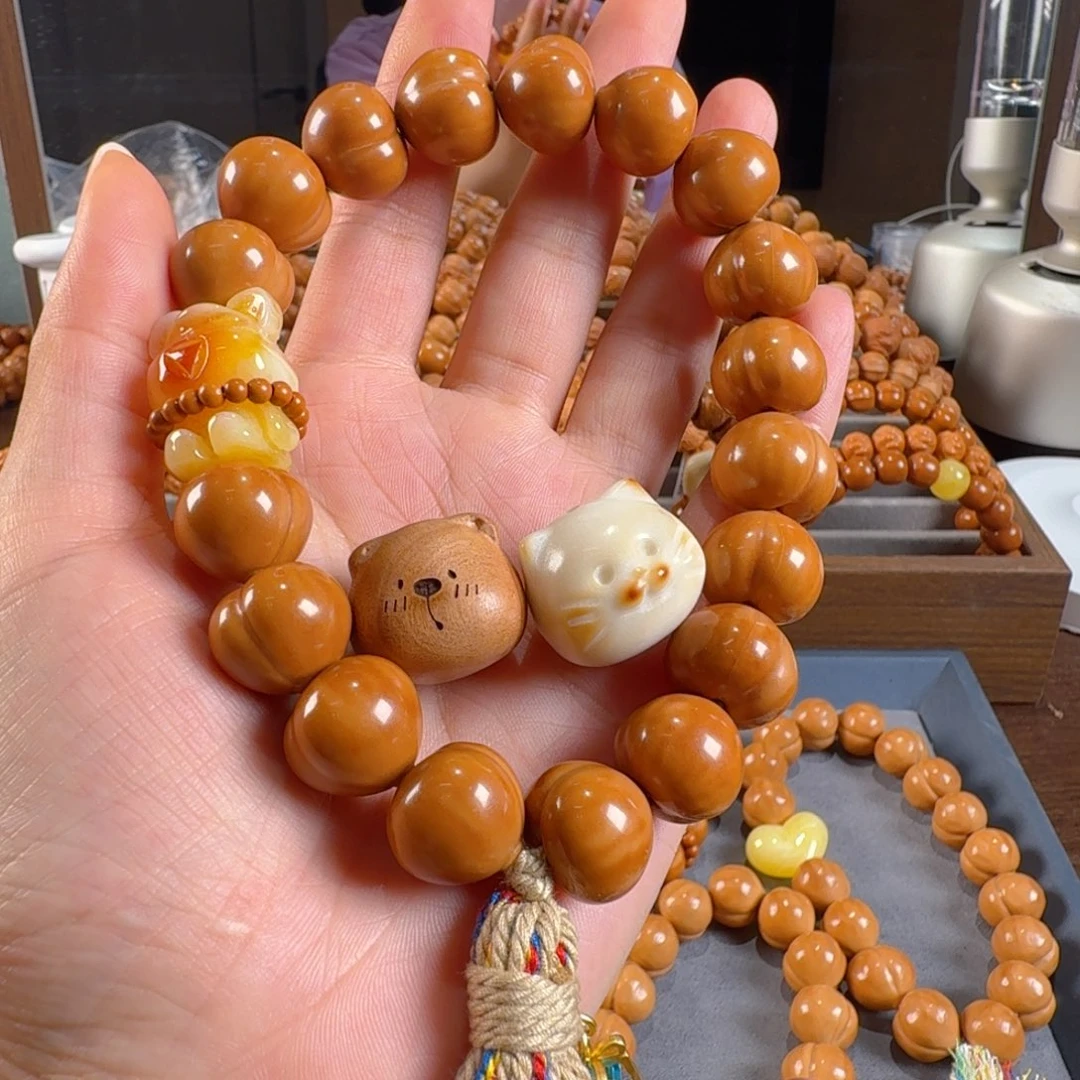 ****姐猴头核桃吊坠屁桃小熊，带2个滴流