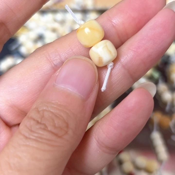 裸石蜜蜡未镶嵌8.6mm一对