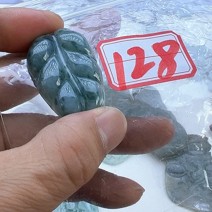 翡翠颈饰未镶嵌白*