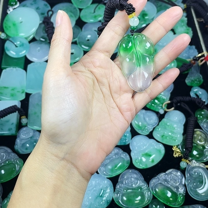 翡翠未镶嵌颈饰吊坠