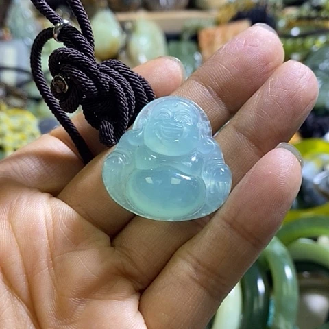 岫玉未镶嵌颈饰一个