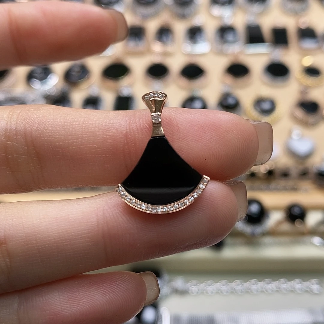 翡翠颈饰18K金镶嵌天然翡翠墨翠