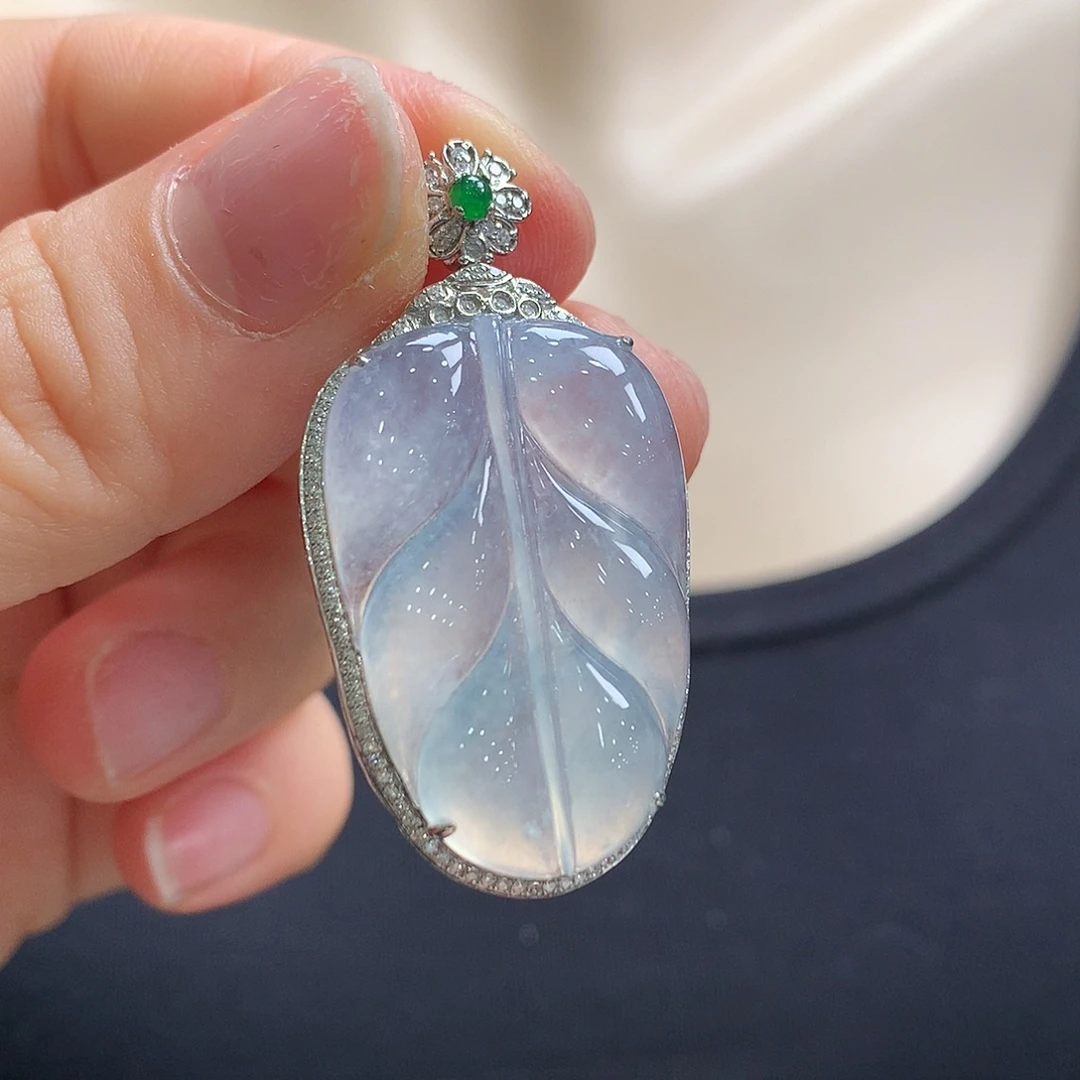 翡翠18K金镶嵌颈饰叶子