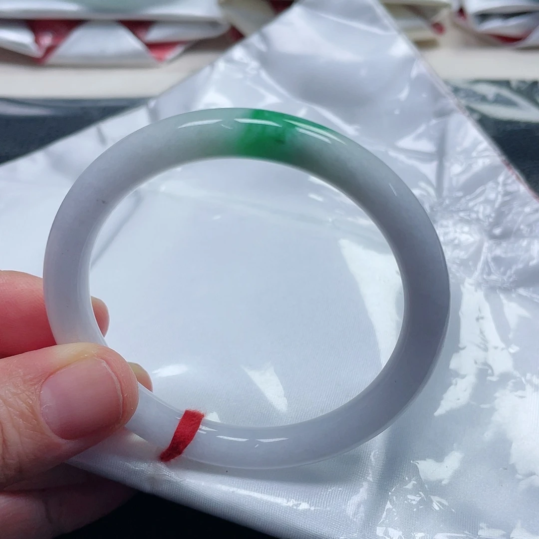 未镶嵌手镯（圆镯）翡翠