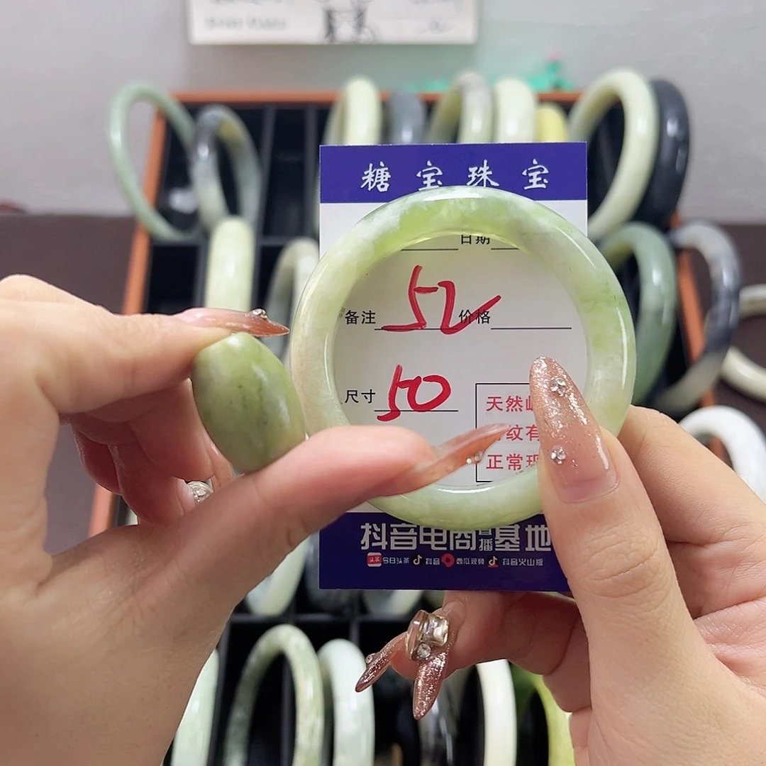 蛇纹石玉手镯未镶嵌来****）