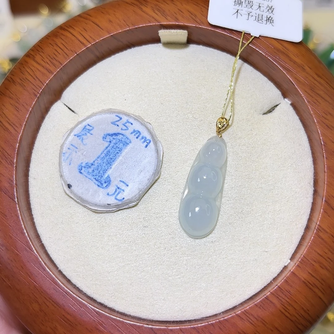 翡翠18K金镶嵌颈饰豆子