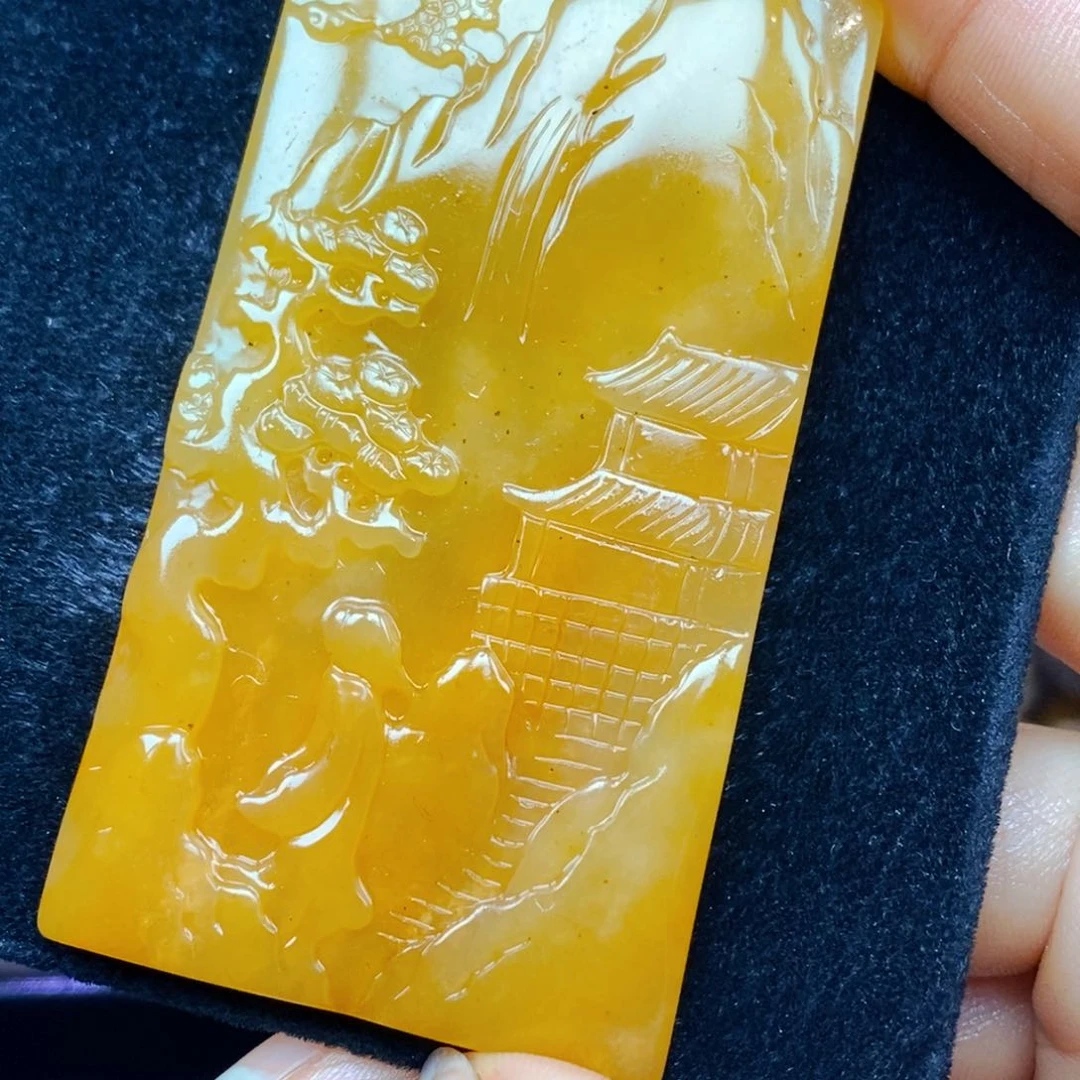 未镶嵌石英质玉（黄龙玉）颈饰