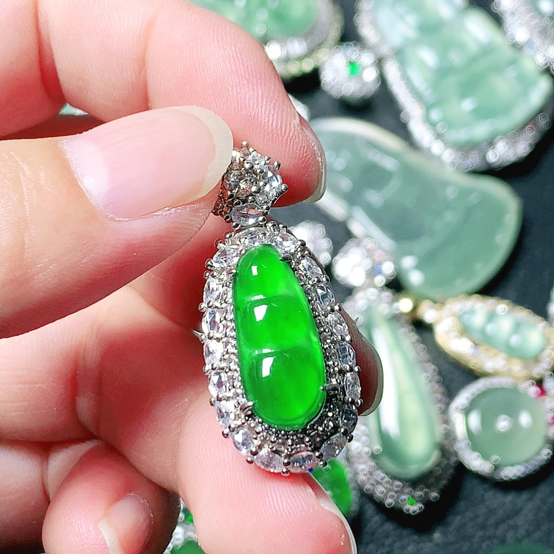 吊坠(不含链)未镶嵌翡翠