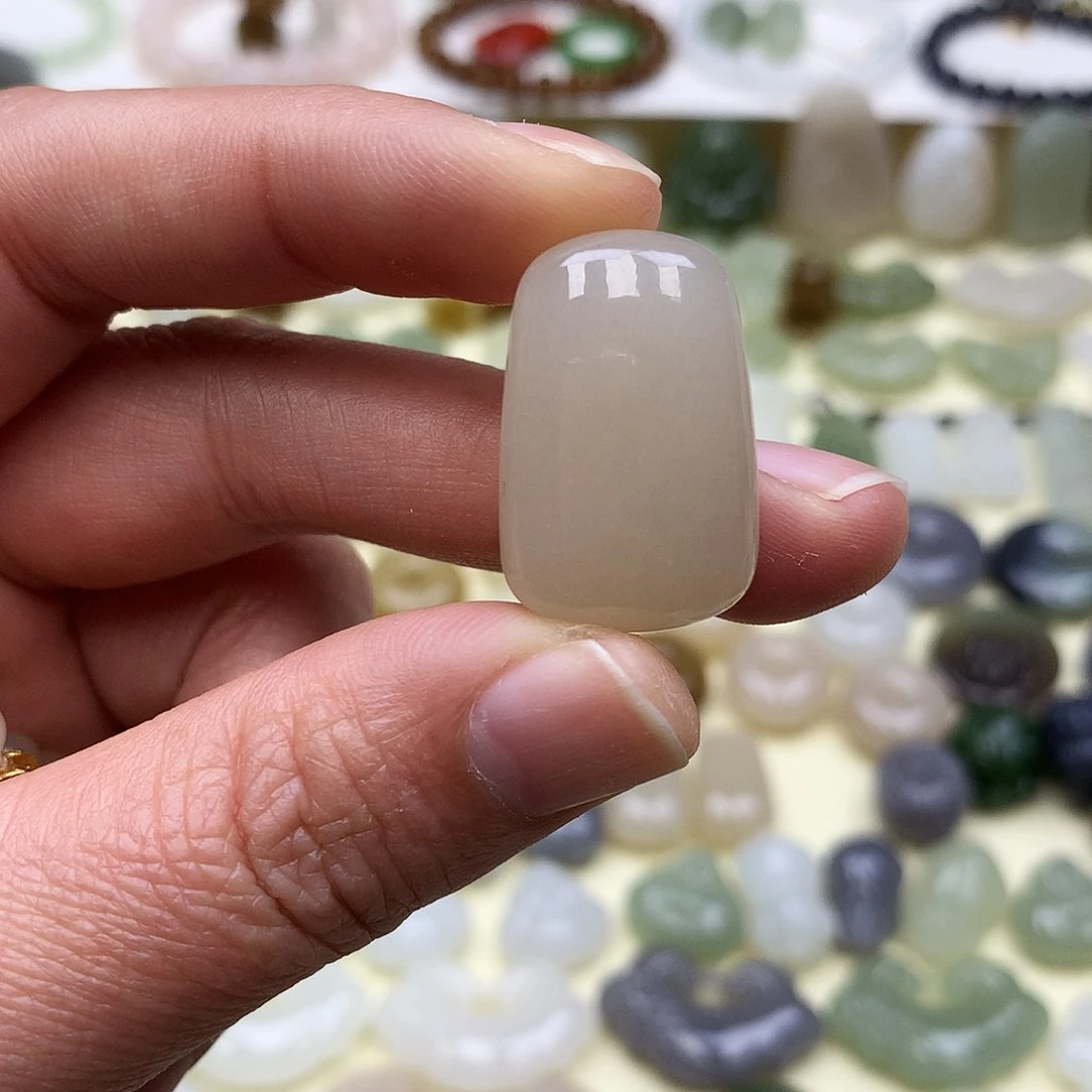 和田玉颈饰未镶嵌徐*芳