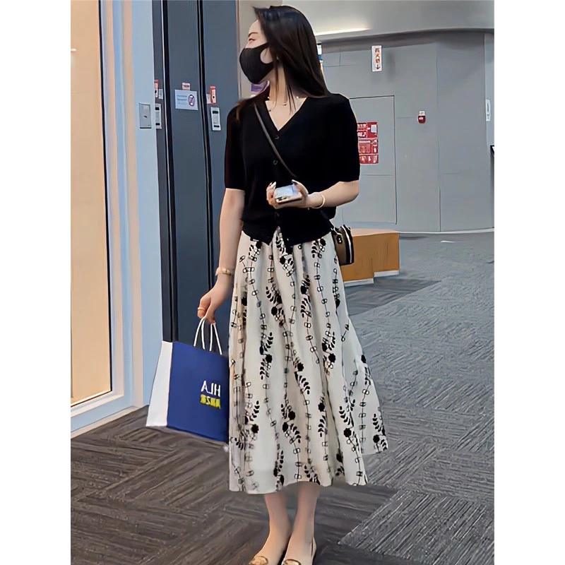 2025夏季新款休闲v领冰丝针织开衫上衣气质百搭高腰碎花a字半身裙