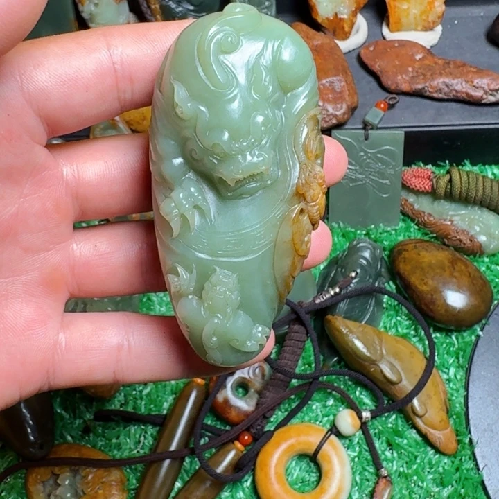 未镶嵌岫岩河磨玉（透闪石质玉）挂件
