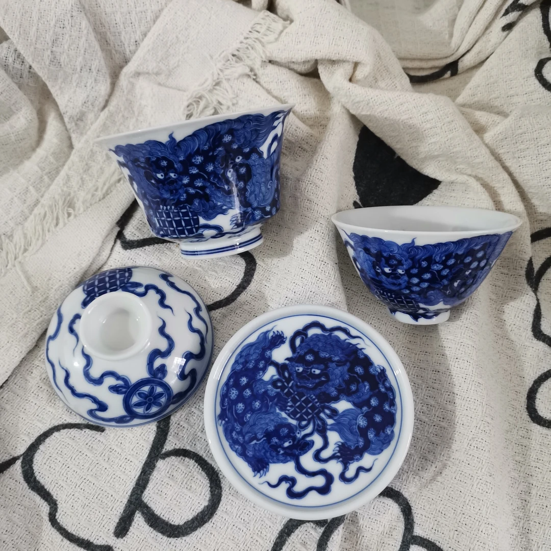 景德镇手工手绘狮子总共三件套装  一套盖碗一个杯子一个盖置