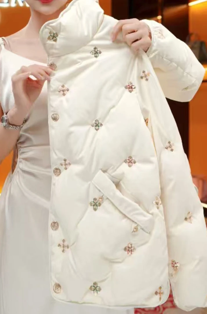HW-2025新款「吉祥锦绣」亮片刺绣直充羽绒服