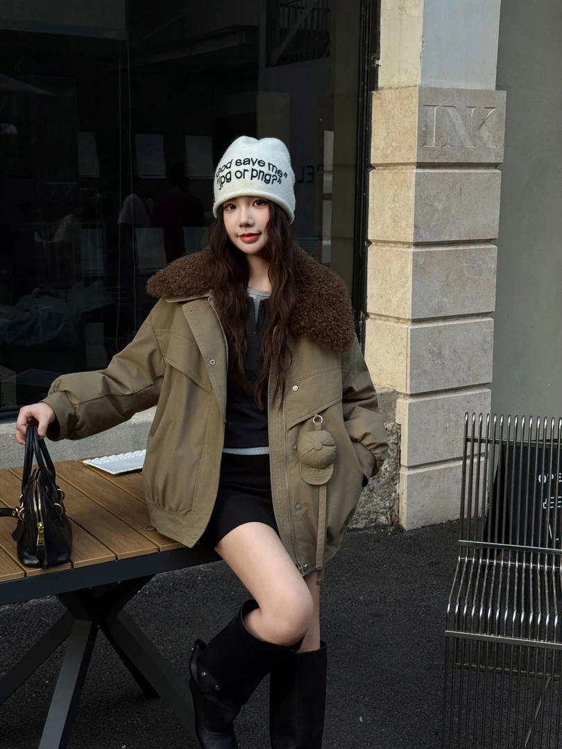 羊羔毛翻领羽绒服女2025冬季新款加厚90白鸭绒短款外套潮流时尚