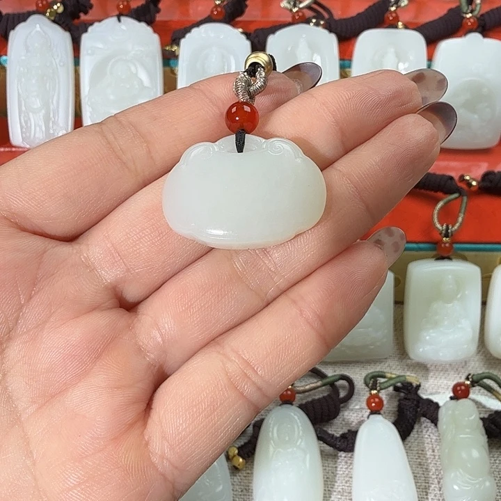 和田玉未镶嵌吊坠(赠链)