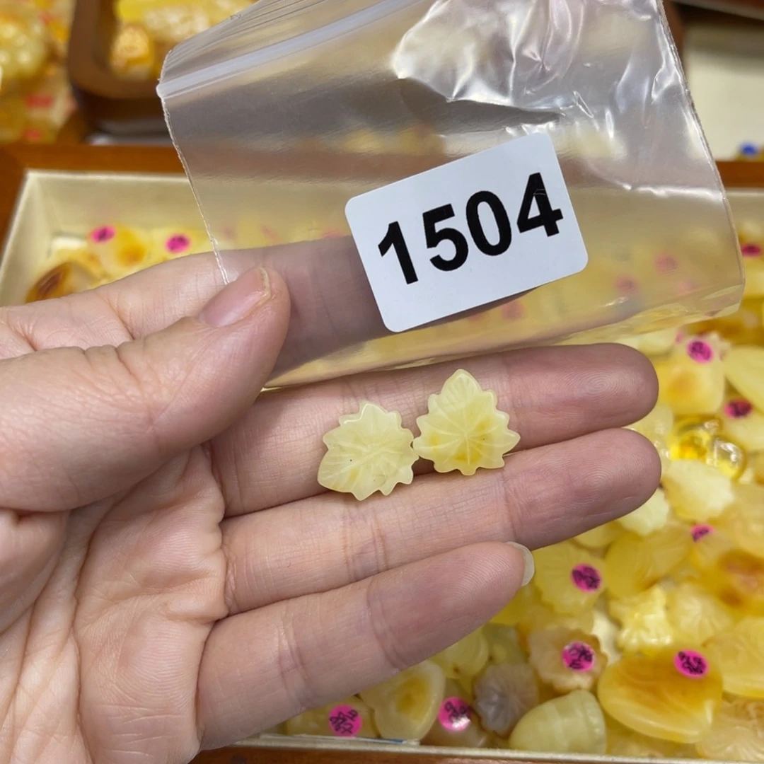 琥珀珠宝奇石未镶嵌