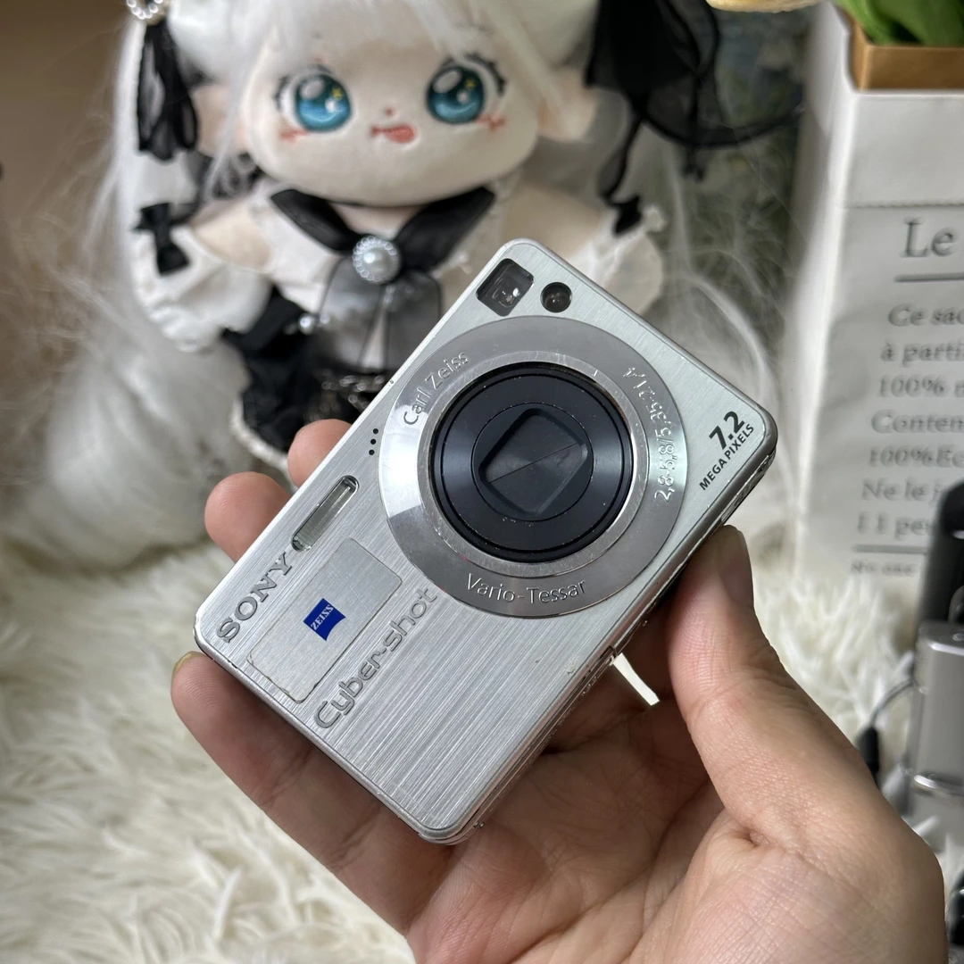 8新 Sony/索尼 索尼w110胶片感色彩感好适合新手带配件