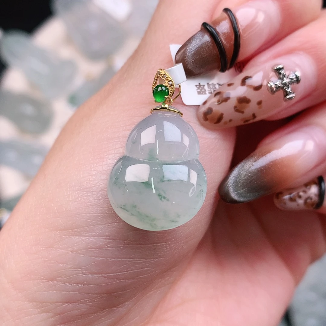 翡翠颈饰18K金镶嵌飘花葫芦27.7、21，17、6