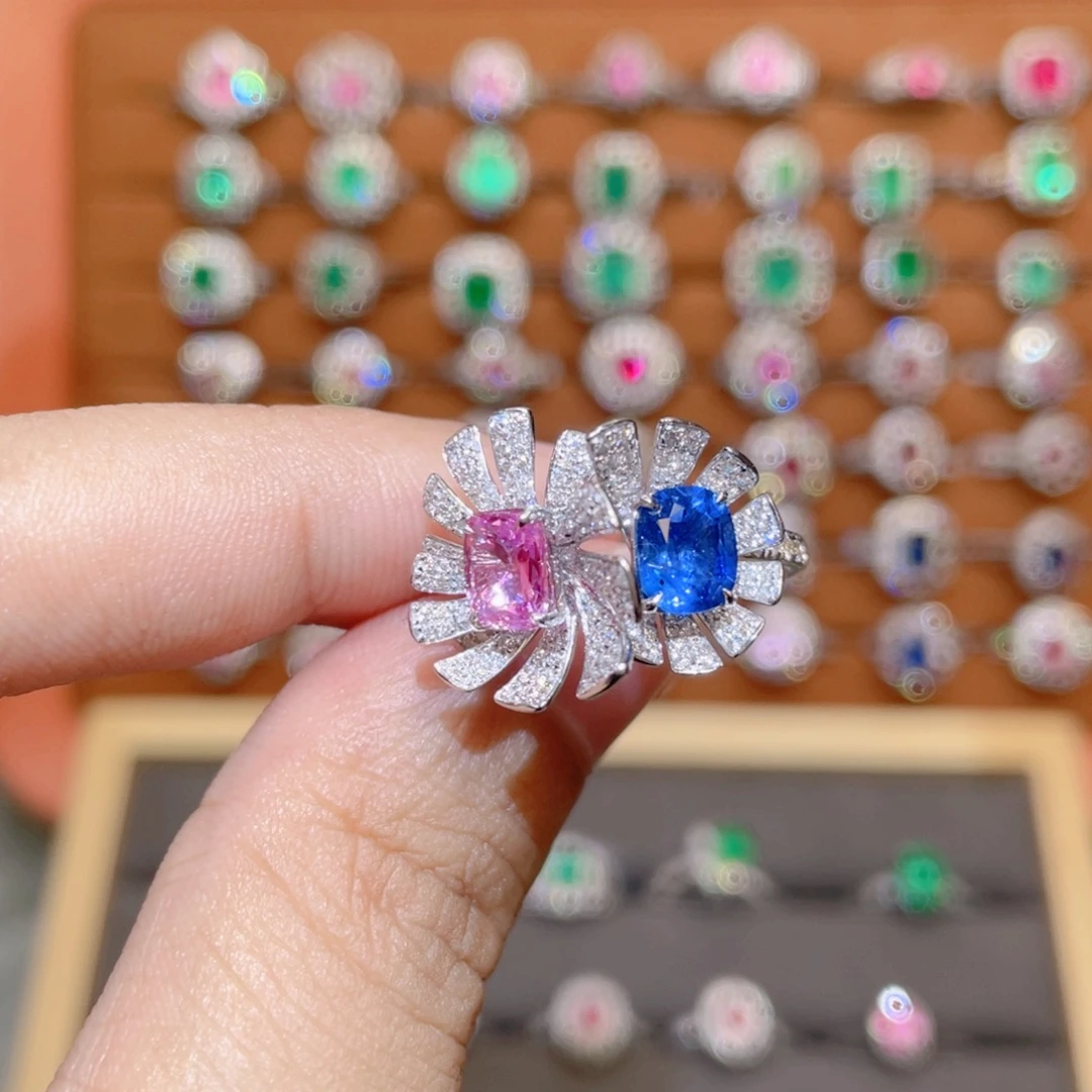 18K金镶嵌蓝宝石戒指