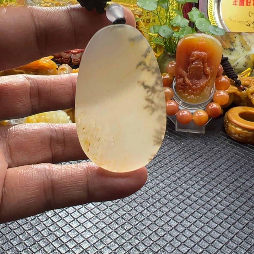 石英质玉未镶嵌颈饰