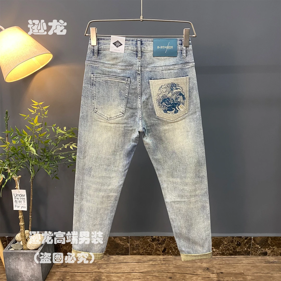 轻奢刺绣破洞补丁牛仔裤男士修身小脚夏季新款潮牌弹力休闲长裤子