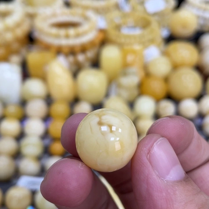 蜜蜡未镶嵌裸石17.2mm瑕疵浓蜡