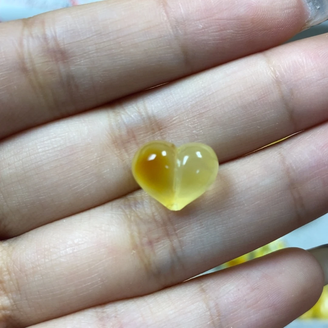 未镶嵌颈饰琥珀屁桃
