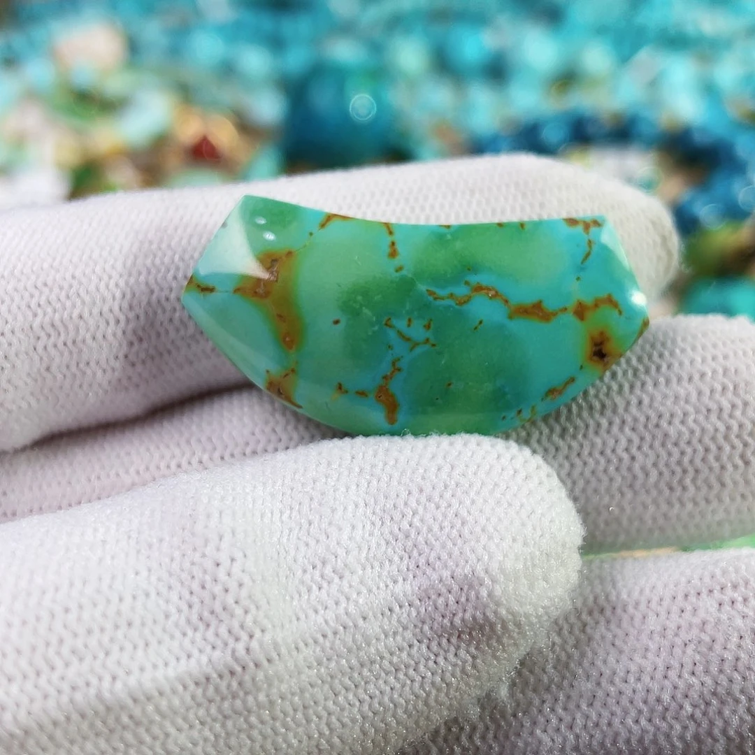 小***姐绿松石未镶嵌珠宝奇石