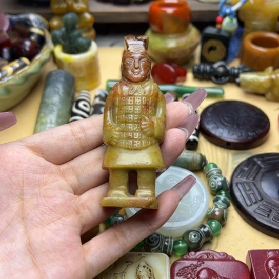 蛇纹石玉未镶嵌颈饰